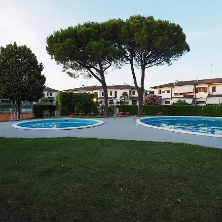 Con Piscina A Due Passi Dal Mare Holiday home *