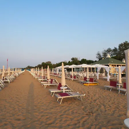 Con Piscina A Due Passi Dal Mare Holiday home *